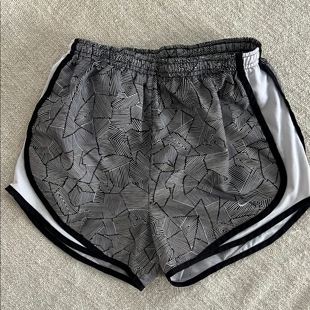 Nike Geometric Black and White Tempo Women's Shorts